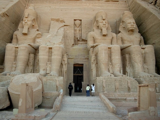 Tour von Luxor nach Assuan und Abu Simbel Tour von Luxor nach Assuan und Abu Simbel